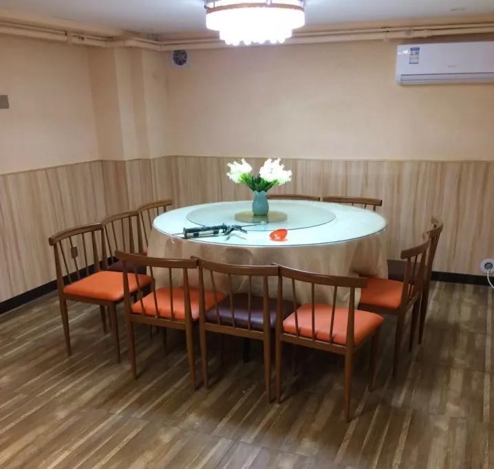 20191229/5e08c026f398a.jpg 西安飯店餐桌椅定制廠家.jpg