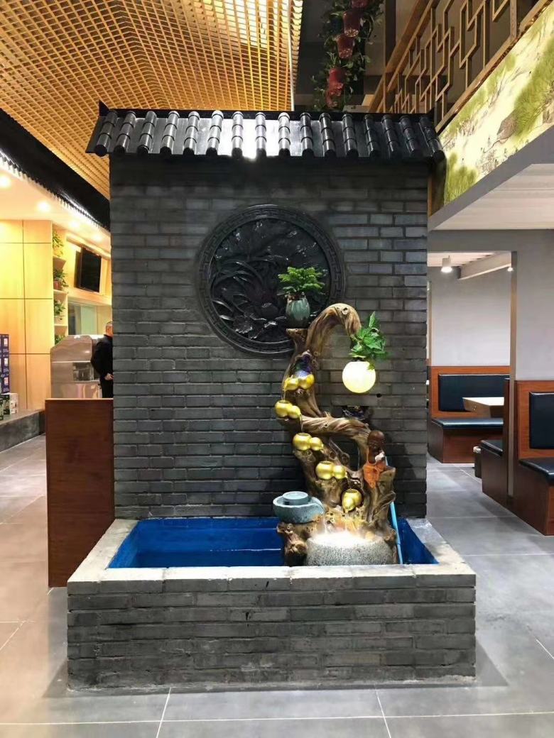 20201009/5f7fb794e066f.jpg 西安餐桌椅廠家工人現(xiàn)場(chǎng)調(diào)試安裝.jpg