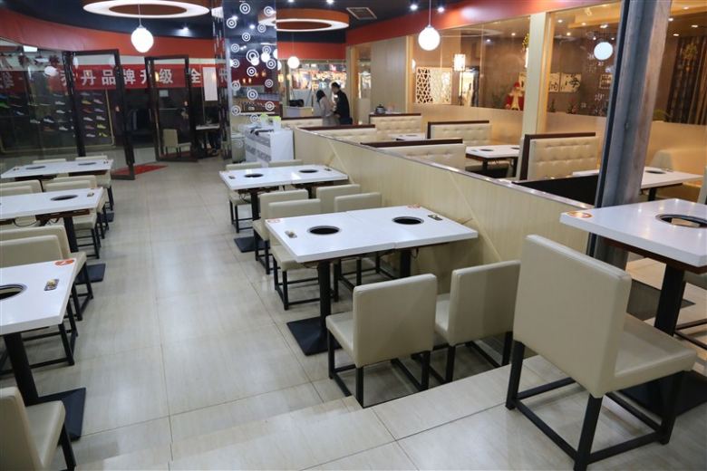 20210307/60442b4173a37.jpg 西安博菲克餐飲家具生產(chǎn)車間.jpg