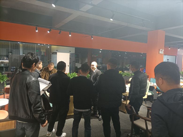 20211115/61927e46947c7.jpg 西安博菲克餐飲家具廠銷售培訓(xùn)會議現(xiàn)場.jpg