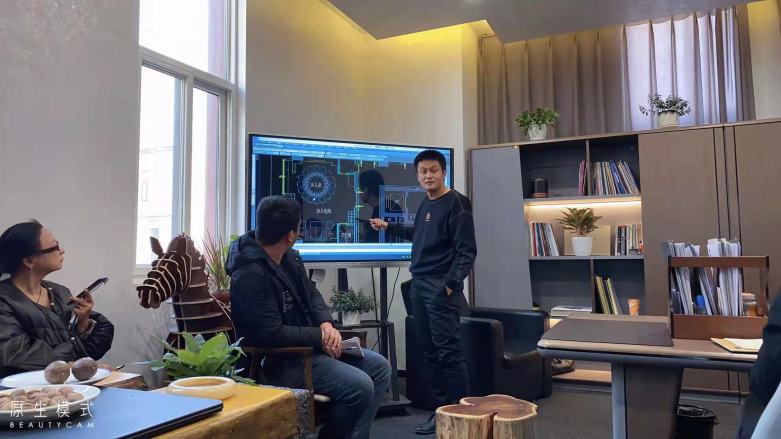 20211128/61a34f639f1a3.jpg 我廠設(shè)計(jì)師講解包間餐桌椅工藝.jpg