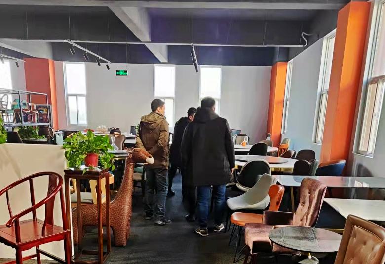 20211206/61ad9b508c43f.jpg 博菲克業(yè)務(wù)經(jīng)理為榆林仙納渡酒吧老板介紹卡座沙發(fā).jpg