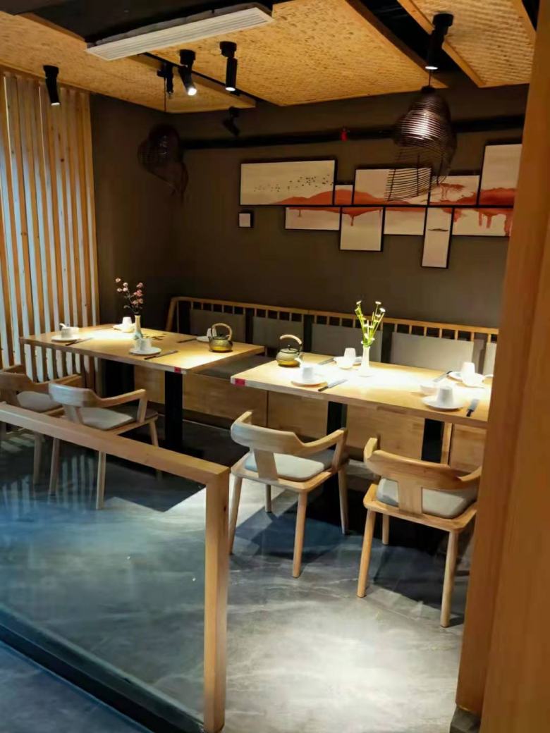 20211230/61cd9b22cd13c.jpg 曲江和湘源正宗湘菜館實木餐桌椅.jpg