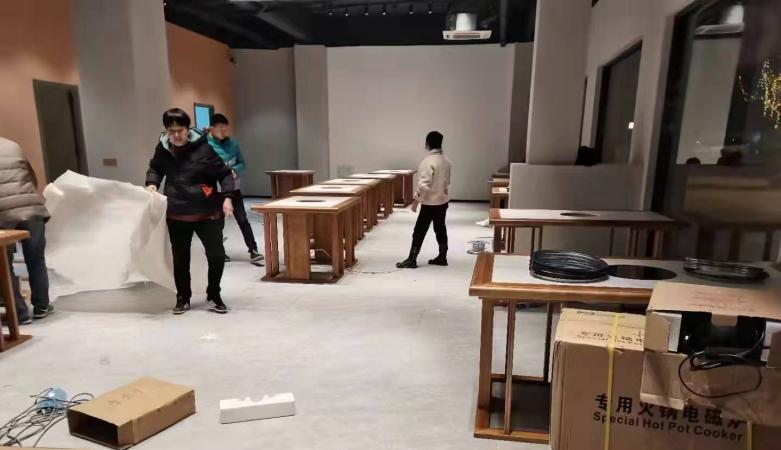 20220104/61d3aafc37392.jpg 銀川某火鍋店火鍋餐桌安裝現(xiàn)場.jpg