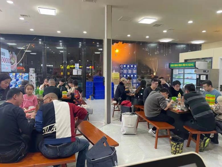 20220207/62011929d58ac.jpg 店面實拍火鍋桌椅.jpg