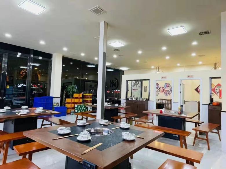 20220207/62011956ed530.jpg 西安博菲克火鍋桌安總在店里視察.jpg