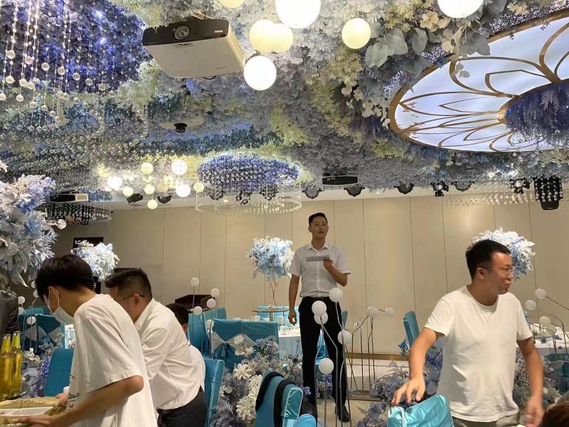 20220919/632822efa6c3d.jpg 銷售經(jīng)理邊佳偉上臺(tái)致辭.jpg