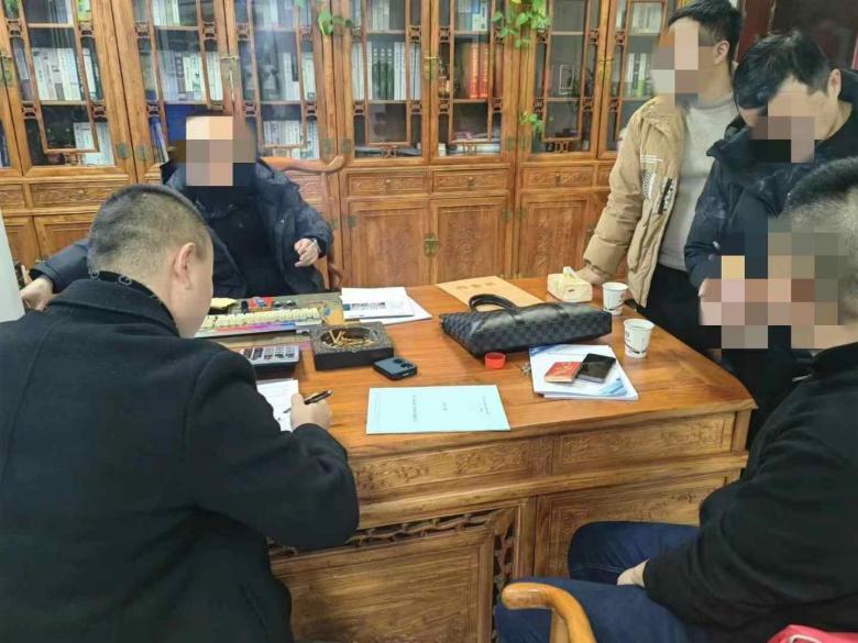 20240223/65d86c2ba28ca.jpg 博菲克設(shè)計(jì)師與甲方簽約酒店設(shè)計(jì)合同.jpg